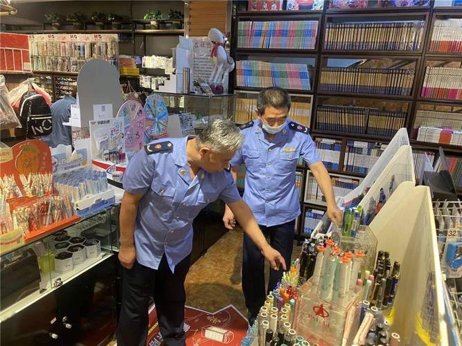 行動重點針對校園周邊書店,文化用品店等場所是否存在不良文化產品
